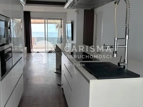 (4) Odremontowany apartament w pierwszej linii brzegowej w Moraira