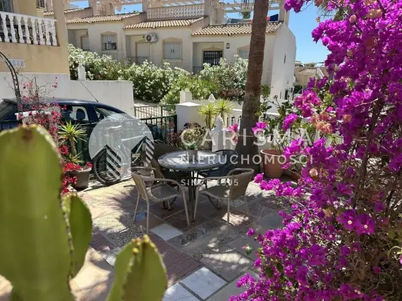 (8) Piękny dom w zabudowie szergowej w Villamartin na Costa Blanca