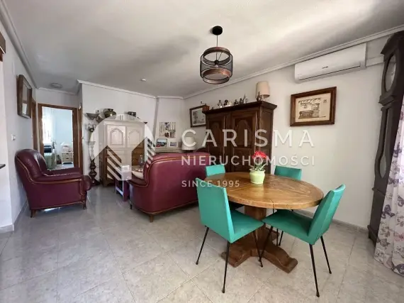 (12) Piękny dom w zabudowie szergowej w Villamartin na Costa Blanca
