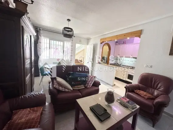 (15) Piękny dom w zabudowie szergowej w Villamartin na Costa Blanca