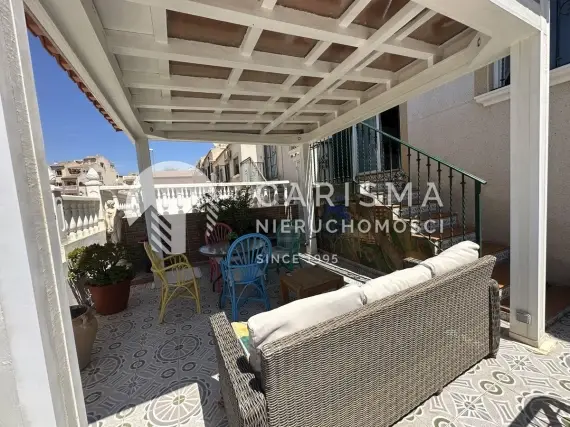(23) Piękny dom w zabudowie szergowej w Villamartin na Costa Blanca