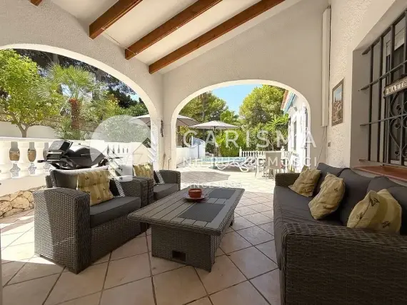 (8) Nieskazitelna willa z 3 sypialniami, 2 łazienkami, basenem i garażami – Moraira