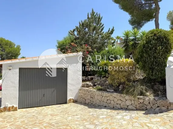 (35) Nieskazitelna willa z 3 sypialniami, 2 łazienkami, basenem i garażami – Moraira