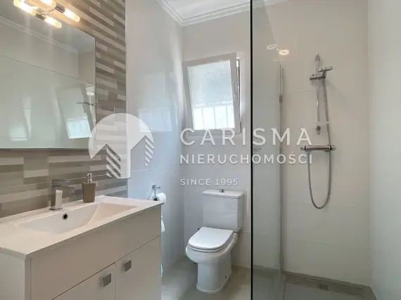 (8) Willa z niezależnym apartamentem gościnnym, basenem i widokiem na Montgó – Moraira, Pinar del Advoca