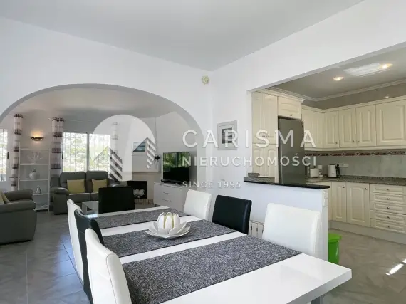 (11) Willa z niezależnym apartamentem gościnnym, basenem i widokiem na Montgó – Moraira, Pinar del Advoca