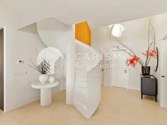 (10) Wyjątkowy Apartament Dwupoziomowy w Río Real, Marbella