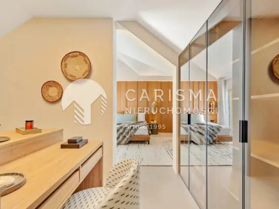 (30) Wyjątkowy Apartament Dwupoziomowy w Río Real, Marbella