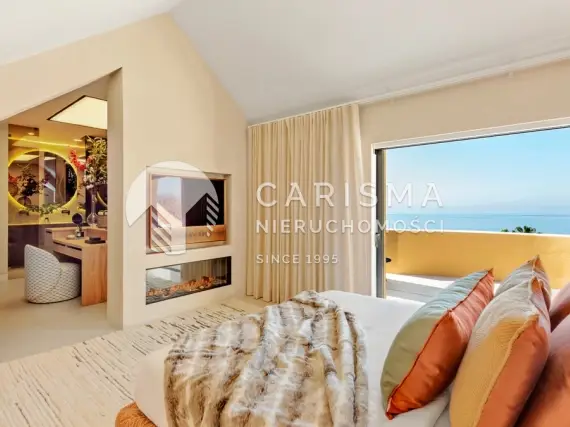 (32) Wyjątkowy Apartament Dwupoziomowy w Río Real, Marbella