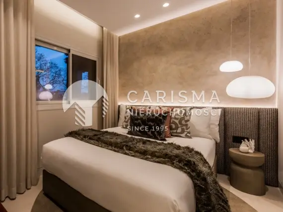 (35) Wyjątkowy Apartament Dwupoziomowy w Río Real, Marbella