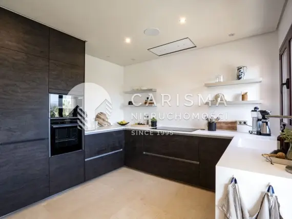 (6) Wyjątkowy apartament dwupoziomowy przy plaży w Malibu Residence