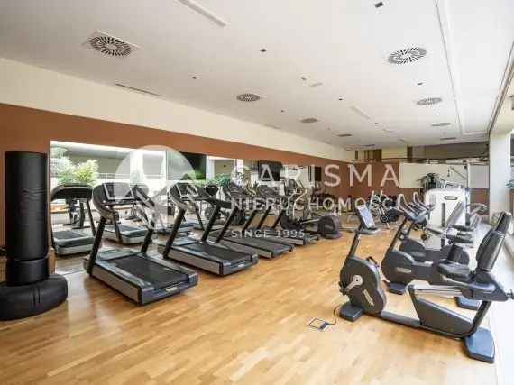(42) Wyjątkowy apartament dwupoziomowy przy plaży w Malibu Residence