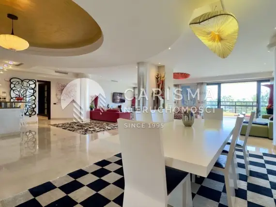 (10) Ekskluzywny apartament przy plaży z panoramicznym widokiem na morze