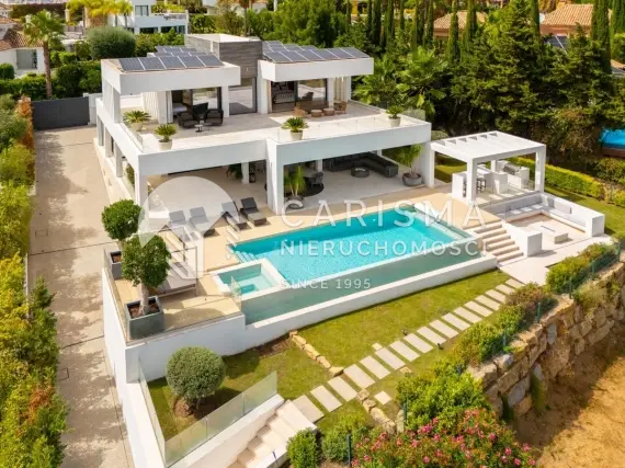 (7) Luksusowa willa z panoramicznym widokiem na pole golfowe – Nueva Andalucía, Marbella