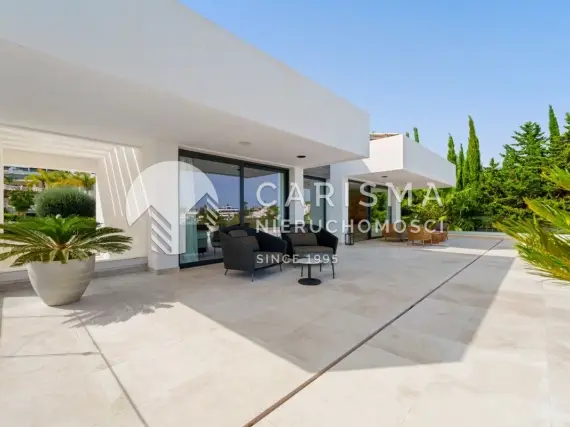 (15) Luksusowa willa z panoramicznym widokiem na pole golfowe – Nueva Andalucía, Marbella