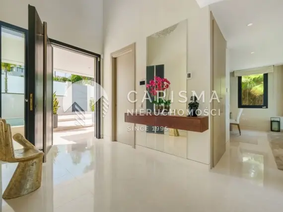 (18) Luksusowa willa z panoramicznym widokiem na pole golfowe – Nueva Andalucía, Marbella