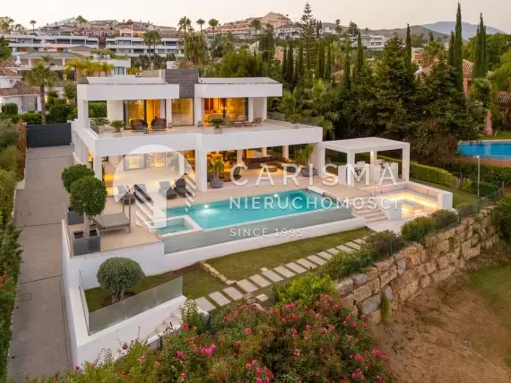 (42) Luksusowa willa z panoramicznym widokiem na pole golfowe – Nueva Andalucía, Marbella