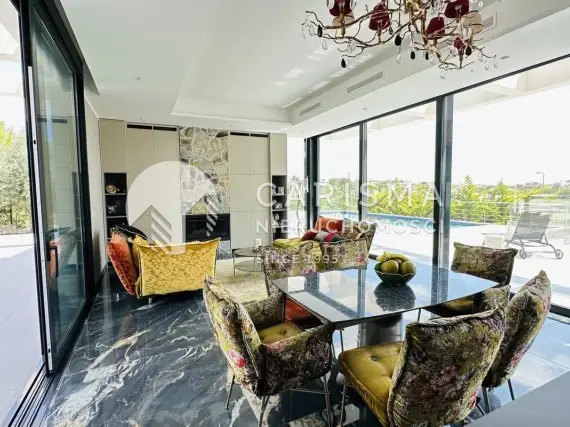 (5) Nowoczesna Willa Premium z Basenem i Prywatnym Tarasem w Las Colinas