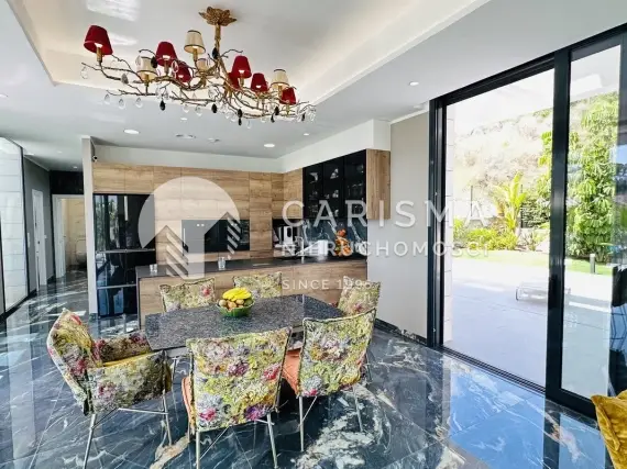 (9) Nowoczesna Willa Premium z Basenem i Prywatnym Tarasem w Las Colinas