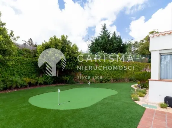 (39) Willa z 4 sypialniami i prywatnym ogrodem w społeczności Roble, Las Colinas Golf