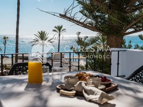 (16) Dwupoziomowy penthouse z widokiem na morze w San Pedro de Alcántara