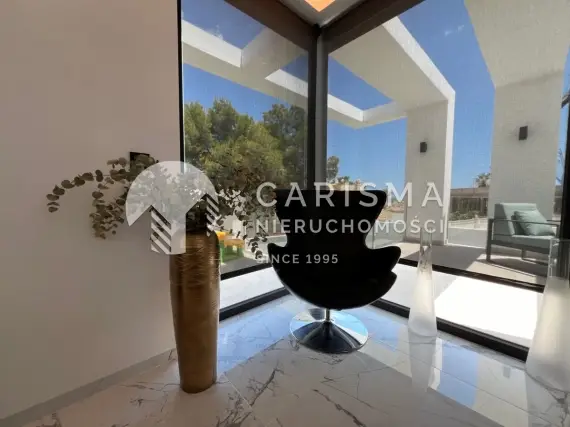 (27) Luksusowa willa na sprzedaż w Villamartin Golf – Orihuela Costa z prywatnym basenem i widokiem