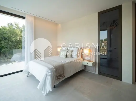 (21) Wyjątkowa willa na sprzedaż w El Paraiso, Costa del Sol