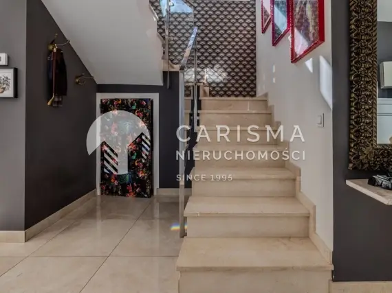 (30) Elegancki dwupoziomowy penthouse z widokiem na morze w Altos de los Monteros, Marbella.
