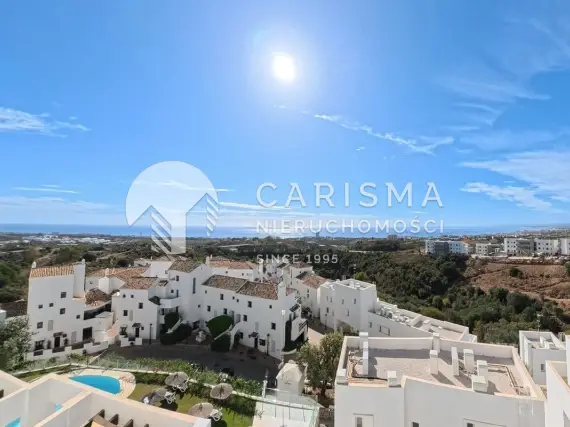 (47) Elegancki dwupoziomowy penthouse z widokiem na morze w Altos de los Monteros, Marbella.
