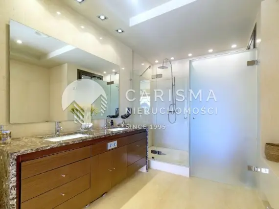 (9) Wyjątkowy apartament 2 sypialnie z panoramicznym widokiem – Los Arrayanes, Nueva Andalucía