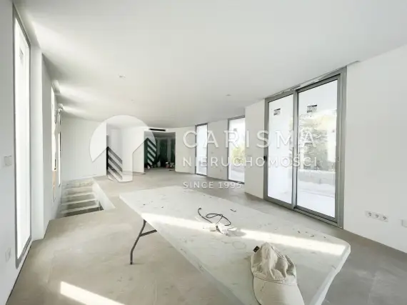 (9) Nowoczesna willa w końcówce budowy, Moraira