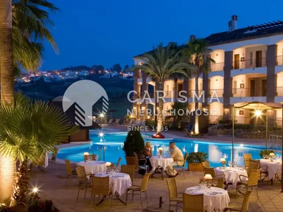 (7) Andaluzyjska willa w pierwszej linii pola golfowego, La Cala golf