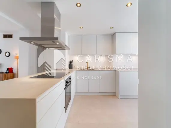 (10) Dwupoziomowy penthouse z częsciowym widokiem na morze, Nagüeles, Costa del Sol