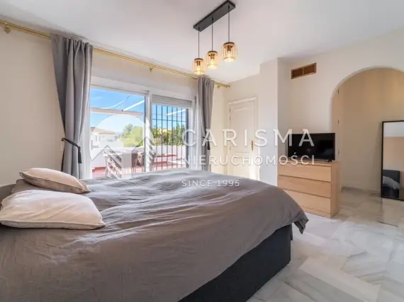 (28) Dwupoziomowy penthouse z częsciowym widokiem na morze, Nagüeles, Costa del Sol
