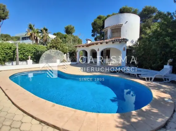 (40) Tradycyjna willa na sprzedaż w prestiżowej lokalizacji – spacerem do centrum Moraira