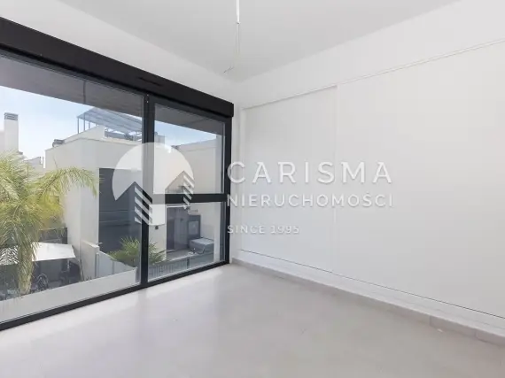(15) Nowoczesna willa 3 sypialnie Orihuela Costa PAU 26 – basen, solarium 37 m², blisko La Zenia Boulevar