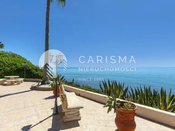 (16) Willa przy samej plaży w Marbesa, Marbella | 5 sypialni, panoramiczny widok na morze, duża działka