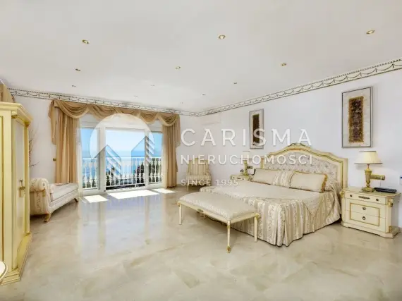 (26) Willa przy samej plaży w Marbesa, Marbella | 5 sypialni, panoramiczny widok na morze, duża działka