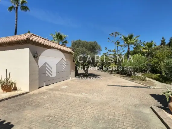 (43) Willa przy samej plaży w Marbesa, Marbella | 5 sypialni, panoramiczny widok na morze, duża działka