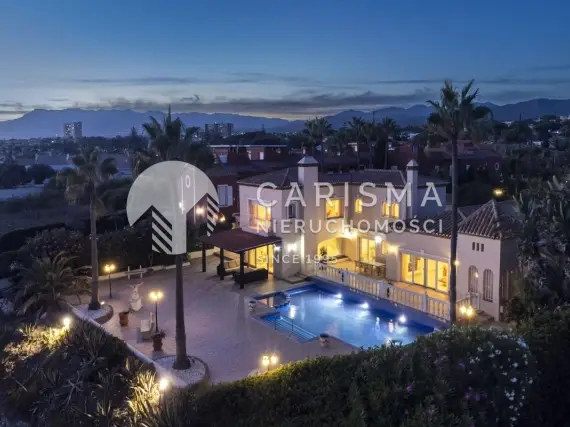 (47) Willa przy samej plaży w Marbesa, Marbella | 5 sypialni, panoramiczny widok na morze, duża działka