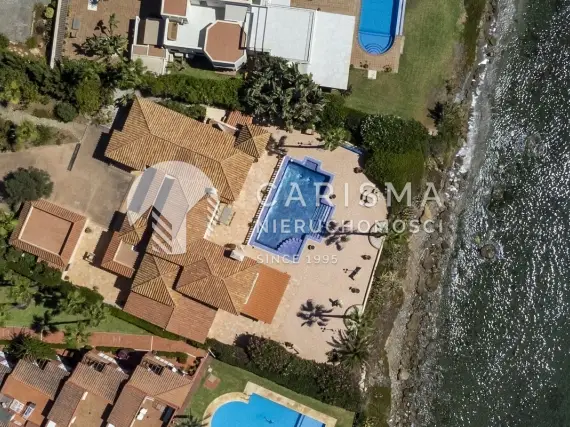 (51) Willa przy samej plaży w Marbesa, Marbella | 5 sypialni, panoramiczny widok na morze, duża działka