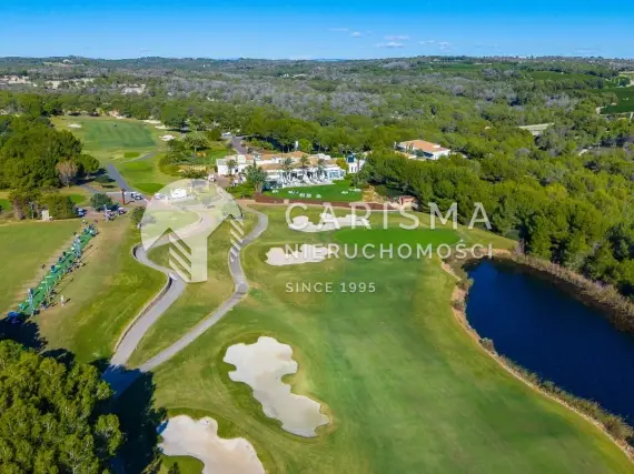 (51) Nowoczesna willa na terenie resortu Las Colinas Golf Club
