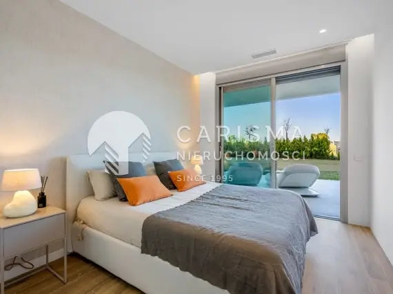 (30) Las Colinas Madroño 2 apartament z ogrodem 650 m², prywatnym basenem i widokiem Costa Blanca