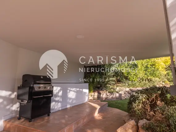 (121) Nowoczesna willa u podnóża gór Sierra Bernia, Altea Hills