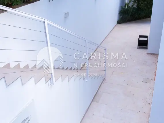 (122) Nowoczesna willa u podnóża gór Sierra Bernia, Altea Hills