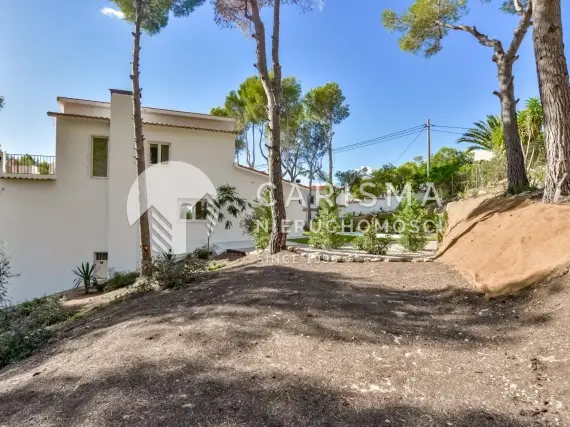 (10) Willa z basenem na sprzedaż w Altea Golf – 3 sypialnie, duża działka i widok na góry