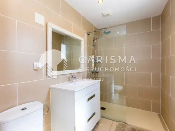 (20) Wolnostojąca willa na sprzedaż z dwoma oddzielnymi apartamentami – Benissa Costa, Costa Blanca