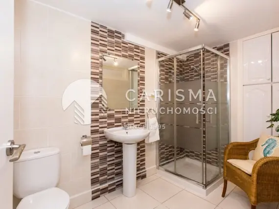 (35) Wolnostojąca willa na sprzedaż z dwoma oddzielnymi apartamentami – Benissa Costa, Costa Blanca