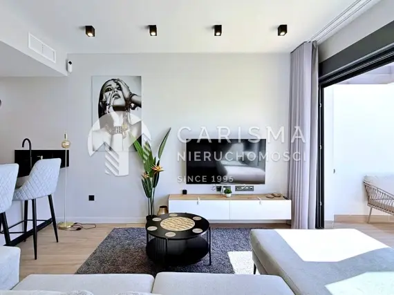 (10) Nowoczesny penthouse 72 m² z tarasem dachowym 68 m², tarasem i parkingiem podziemnym