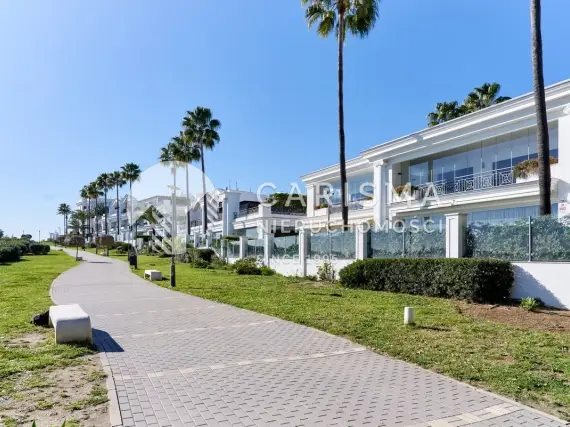 (28) Piękny apartament w pierwszej linii brzegowej, Estepona, Costa del Sol