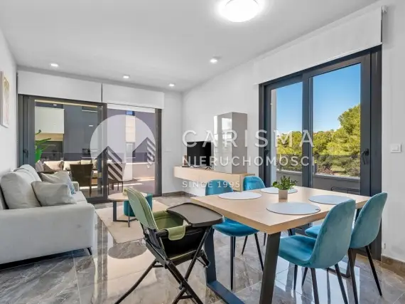 (13) Nowoczesny apartament narożny w Los Altos z licencją na wynajem, garażem i strefą wellness